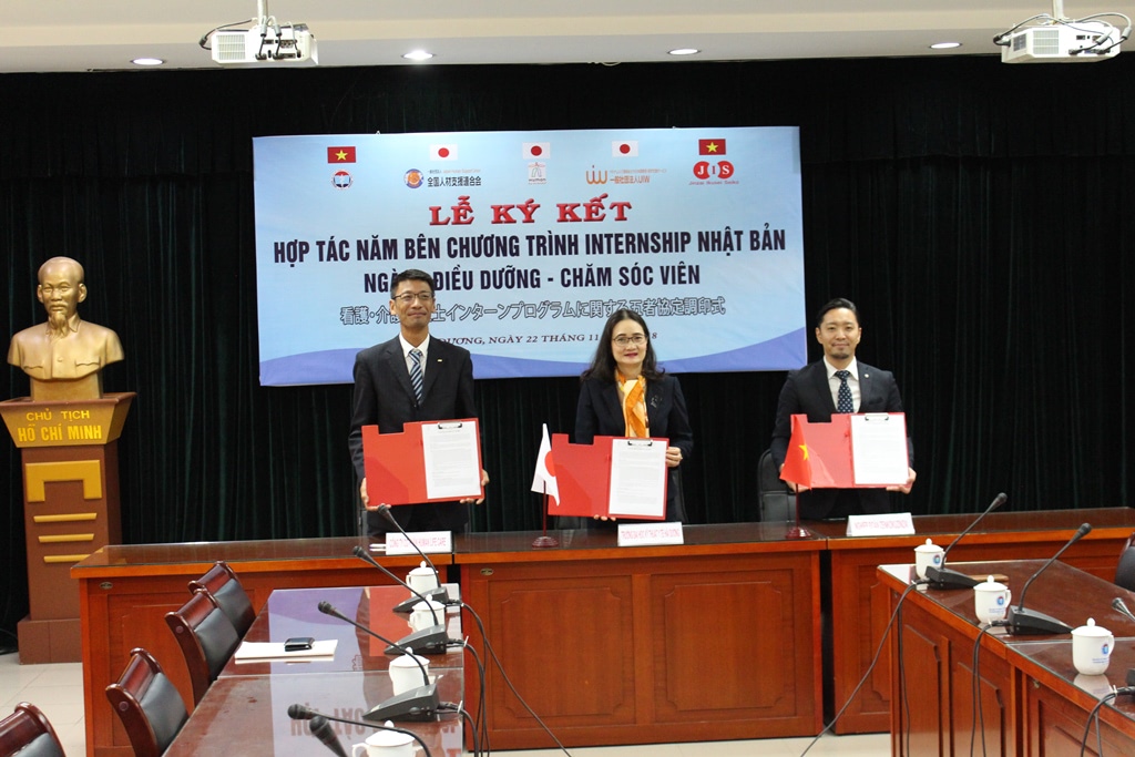ヒューマンライフケア ベトナム人学生のインターン受入で3大学と協定 ヒューマンホールディングス株式会社